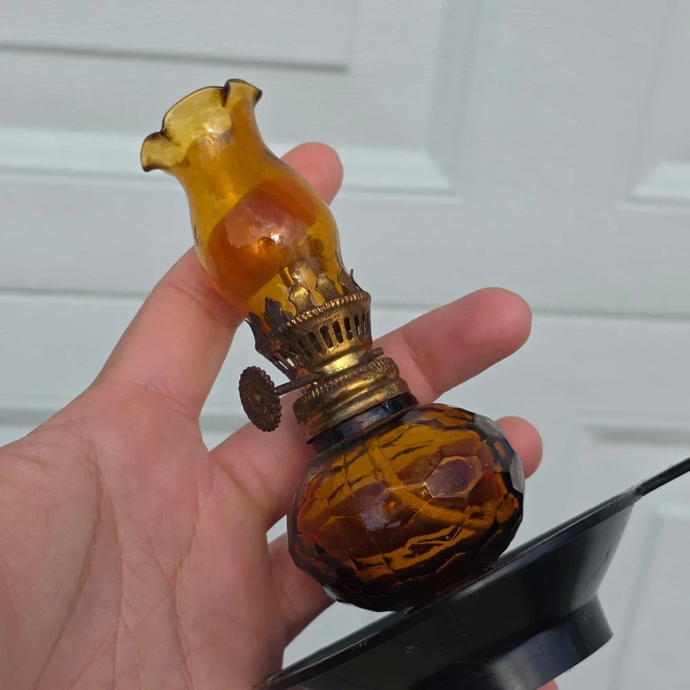 Vtg Home Decorative Products Amber Glass Miniature Oil Lamp hurricane ruffle